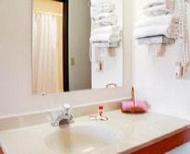 Westwood Inn & Suites - Kimball Номер фото