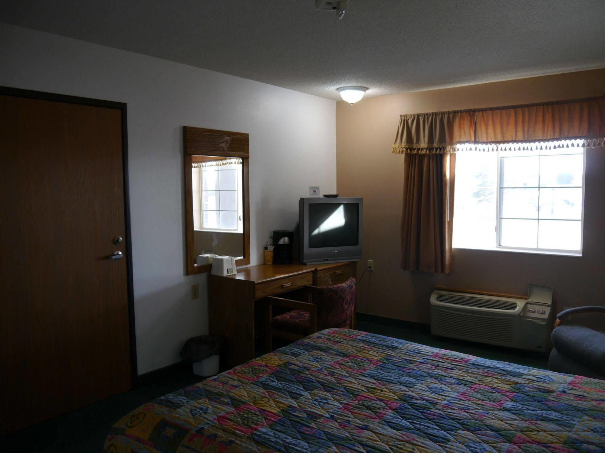 Westwood Inn & Suites - Kimball Экстерьер фото